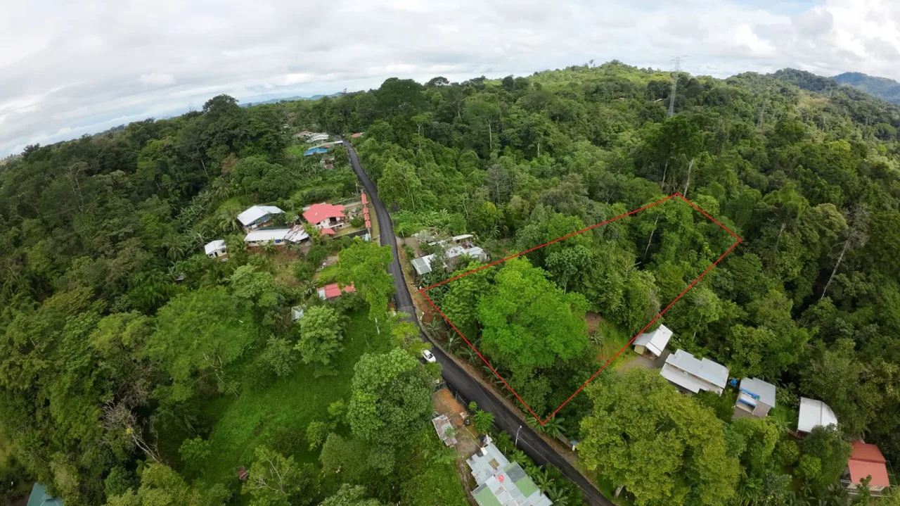 SALE: Vacant Land in Villa Nueva 13,100 sf (Naranjito, Quepos).