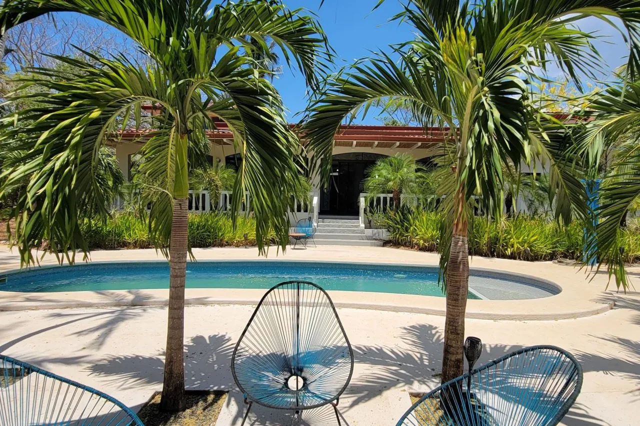 Cabinas Loulou ~ Versatile 7-Suite Property with Owner’s Residence