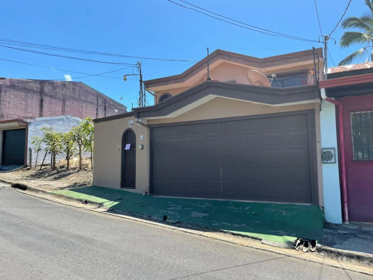 HOUSE FOR SALE URBANIZATION BAVIERA– ALAJUELA