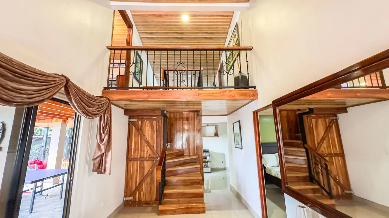 Manuel Antonio Outskirts – Impeccable Four-Bedroom Home for Sale