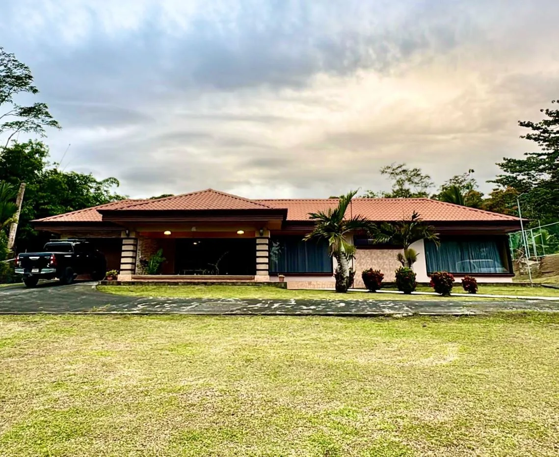 Large family estate 2 acres