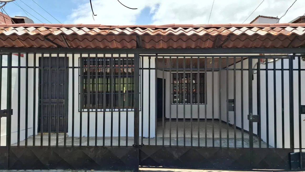 Commercial Property on High-Traffic Street – Tibás Downtown | Commercial Zoning