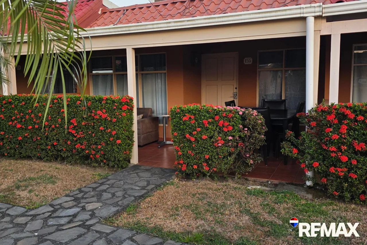 2-Bedroom Villa Paradise Condo | Prime Location | Walk to Beach &amp; Town