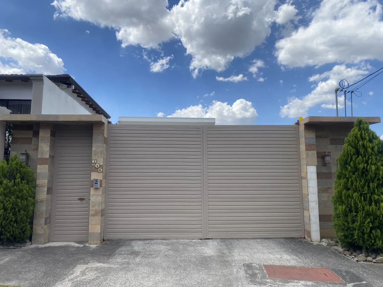 SE VENDE Casa en Guachipelin Norte