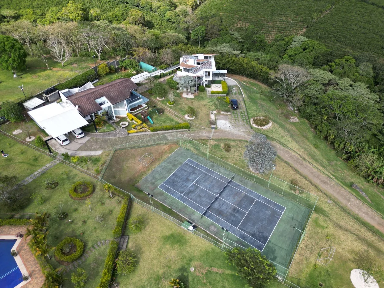 FOR SALE CUIDAD REAL PROPERTY WITH 2 LUXURY HOMES AND TENNIS COURT