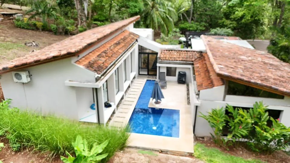 Tropical Paradise in Orotina, 3BR Home with Private Pool, Fruit Trees &amp; Resort Amenities in Los Ceibos