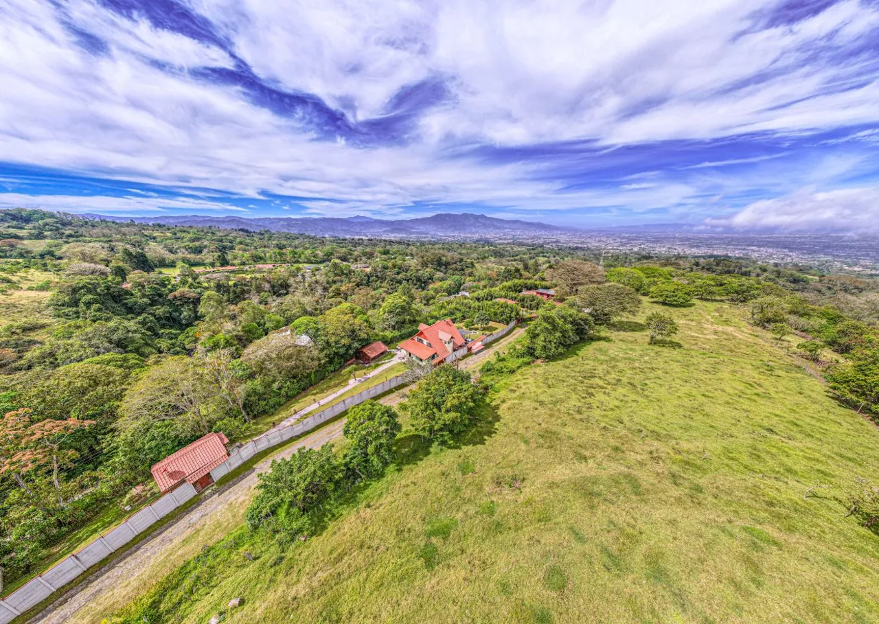 Charming Property in Rancho Redondo – Spacious Areas and Panoramic Views — photo 5
