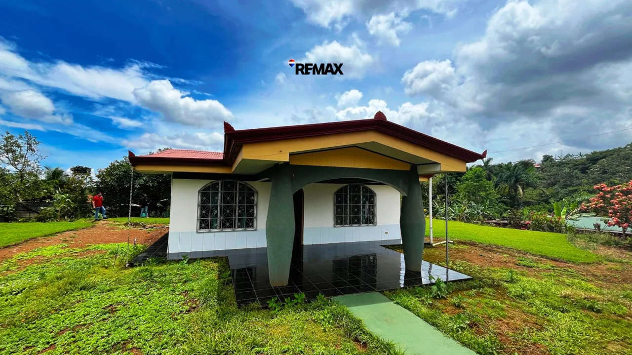 Flat 1,000 m² Lot with House for Sale – Pueblo Nuevo de Cajón — photo 3