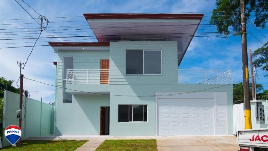 Charming Apartment Complex in Jaco Beach – Great Investment Opportunity!