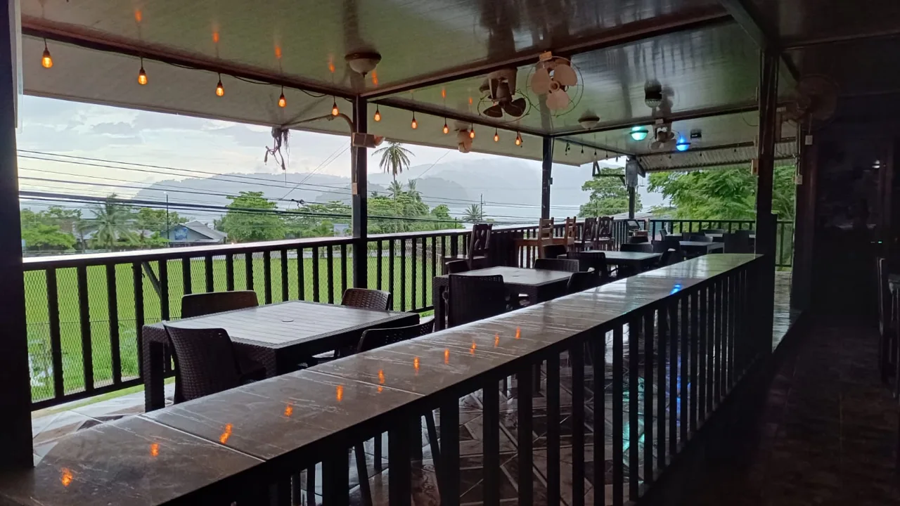 Ocean view hotel for sale in Golfito with pool and restaurant