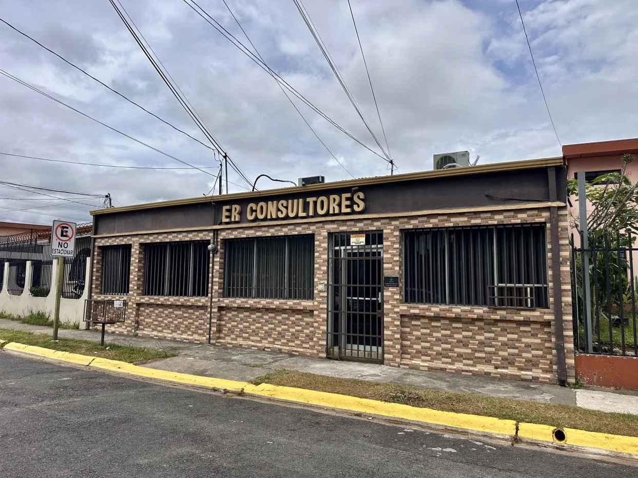 Office in Sabana Oeste with all services included – $325/month