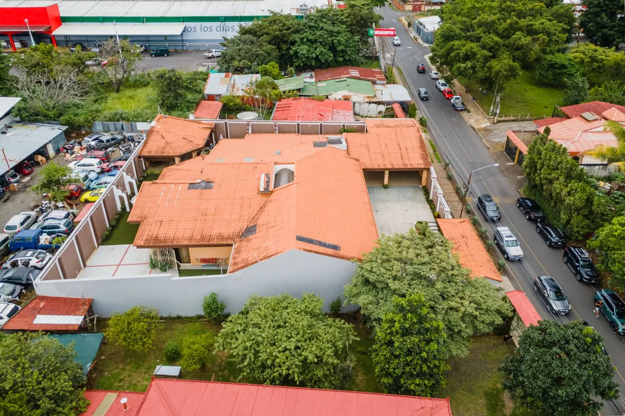 COMMERCIAL HOUSE FOR SALE IN ALAJUELA