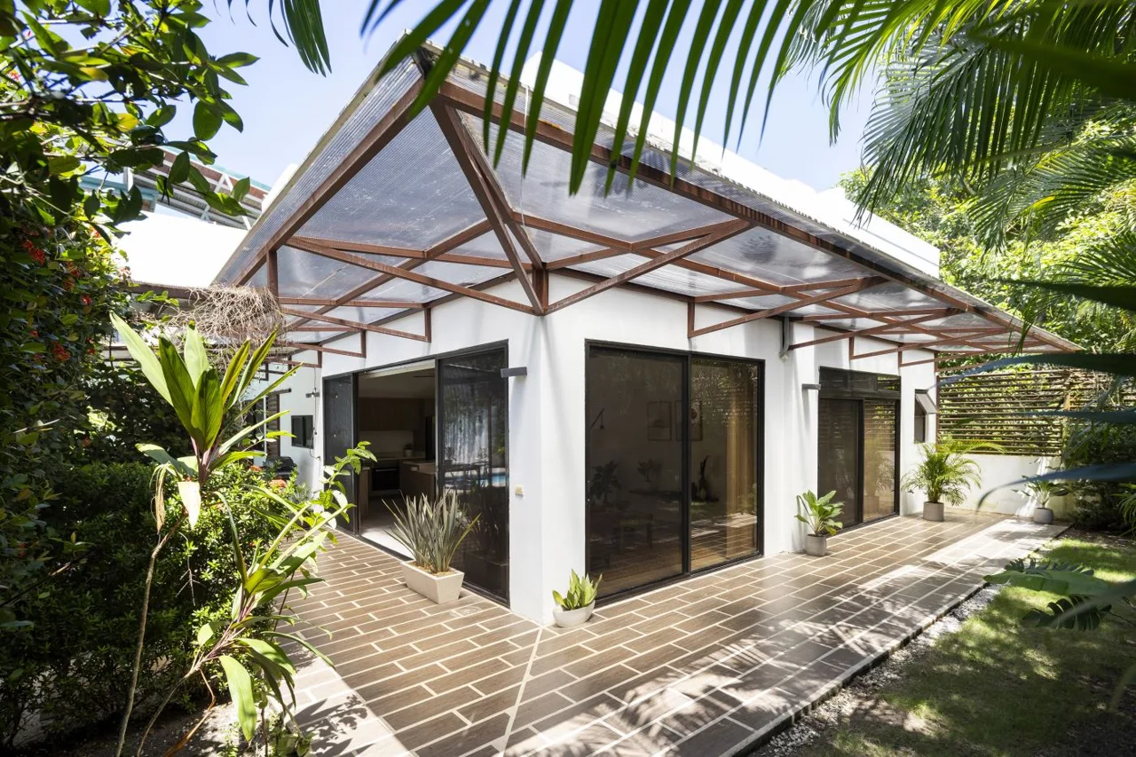 Modern 3-Bedroom Villa with Pool &amp; Terrace – Just Steps from Bejuco Beach