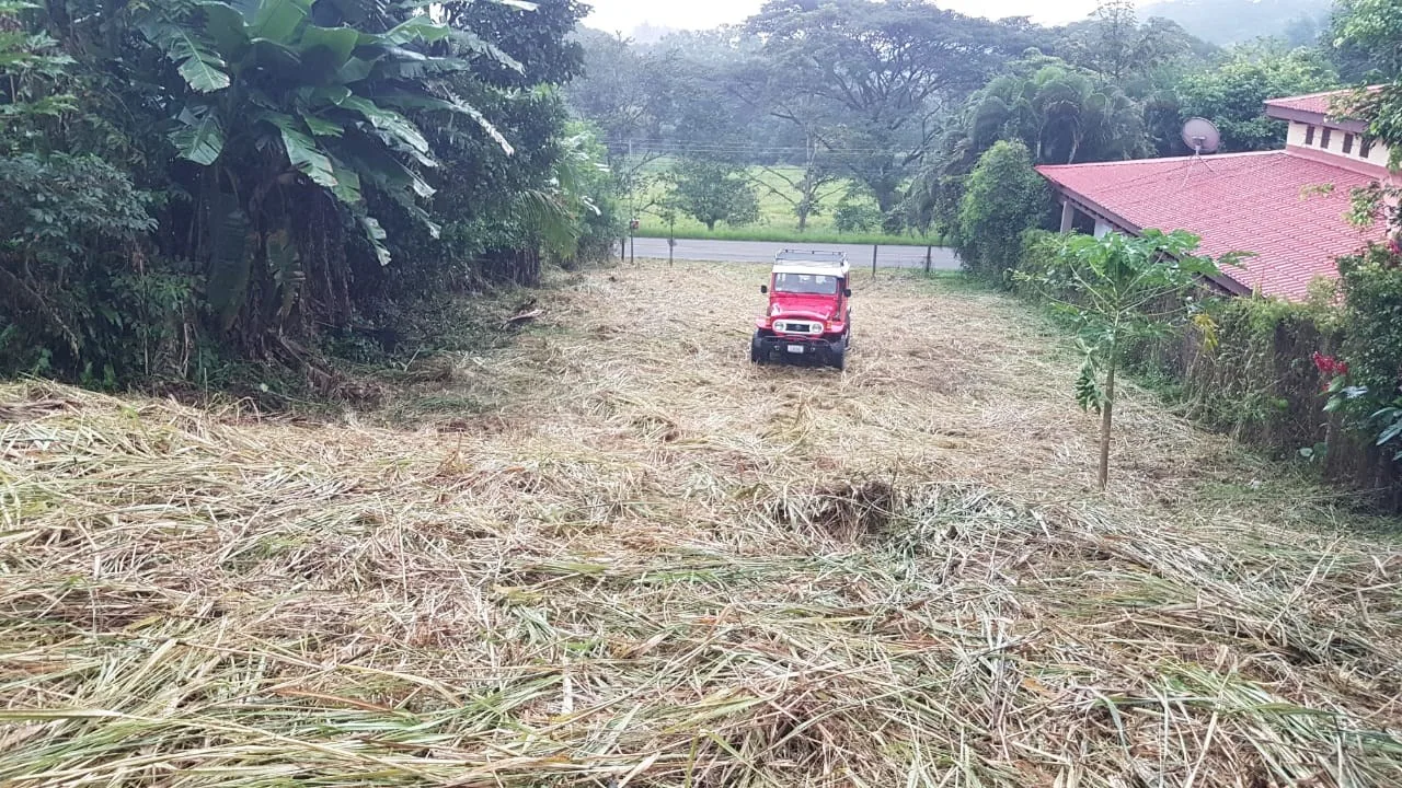 1/4 acre lot on main road in Atenas
