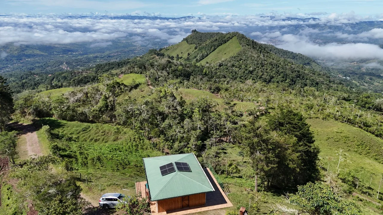 High-Altitude Cabin For Sale - Stunning Views &amp; Immersive Great Nature Above 1,500 Masl