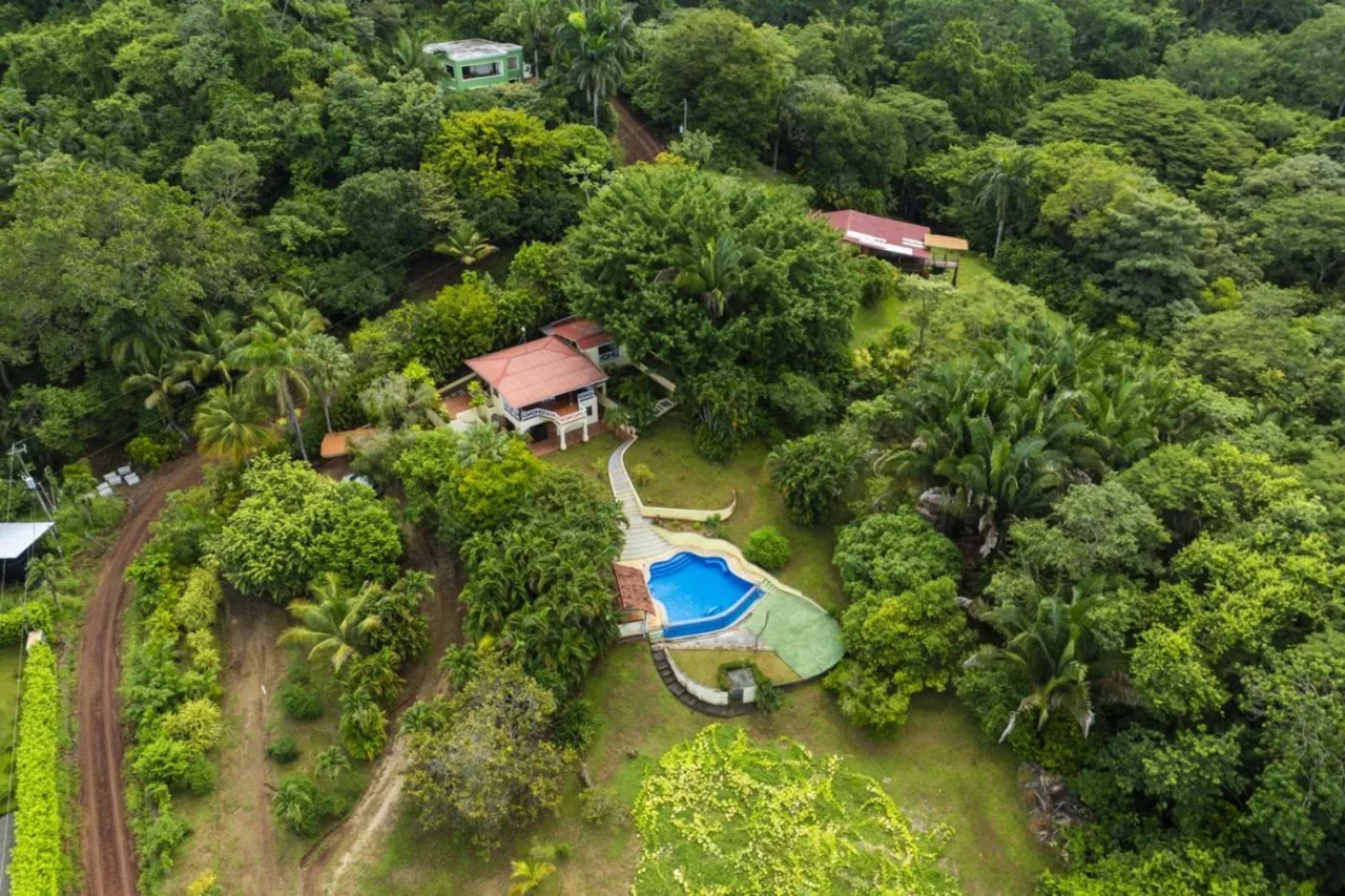 Ocean-View Home with Pool on 1.1 Hectares in Playa Coyote – Casa Papaya