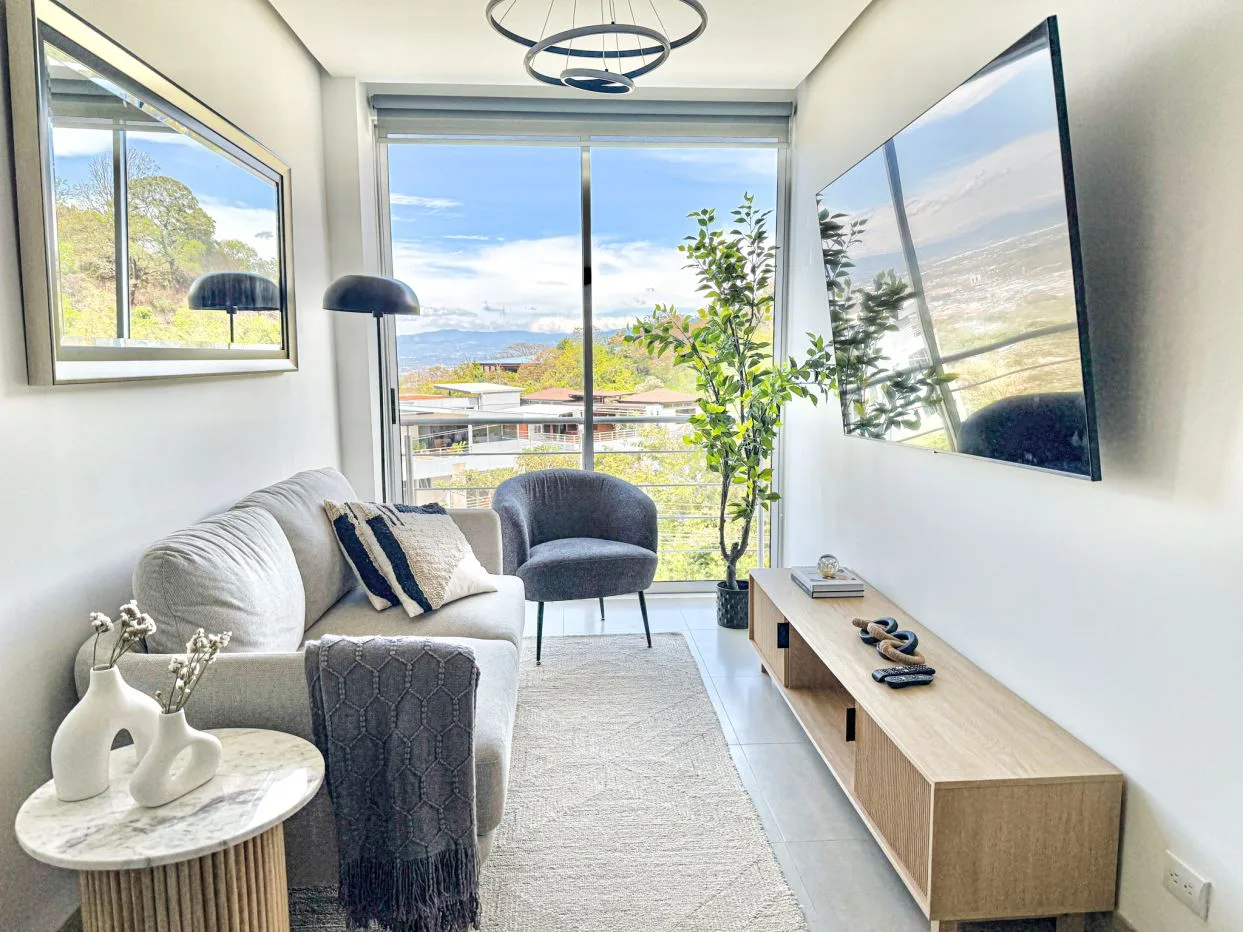 Apartment for sale in Santa Ana, modern &amp; fully furnished