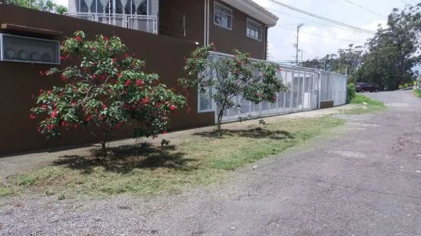 Property with 3 Apartments for Sale