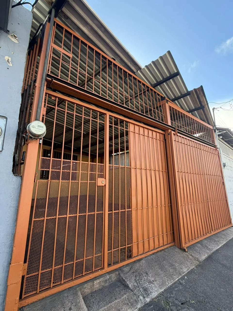 House for Sale in San Juan de Tibás – Prime Location on Main Road