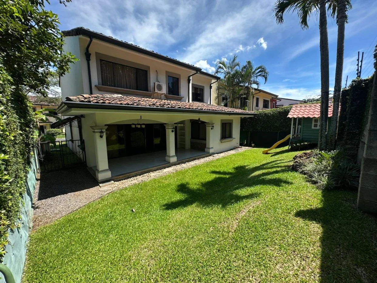 FOR RENT/ Detached Home in Puerta de Hierro