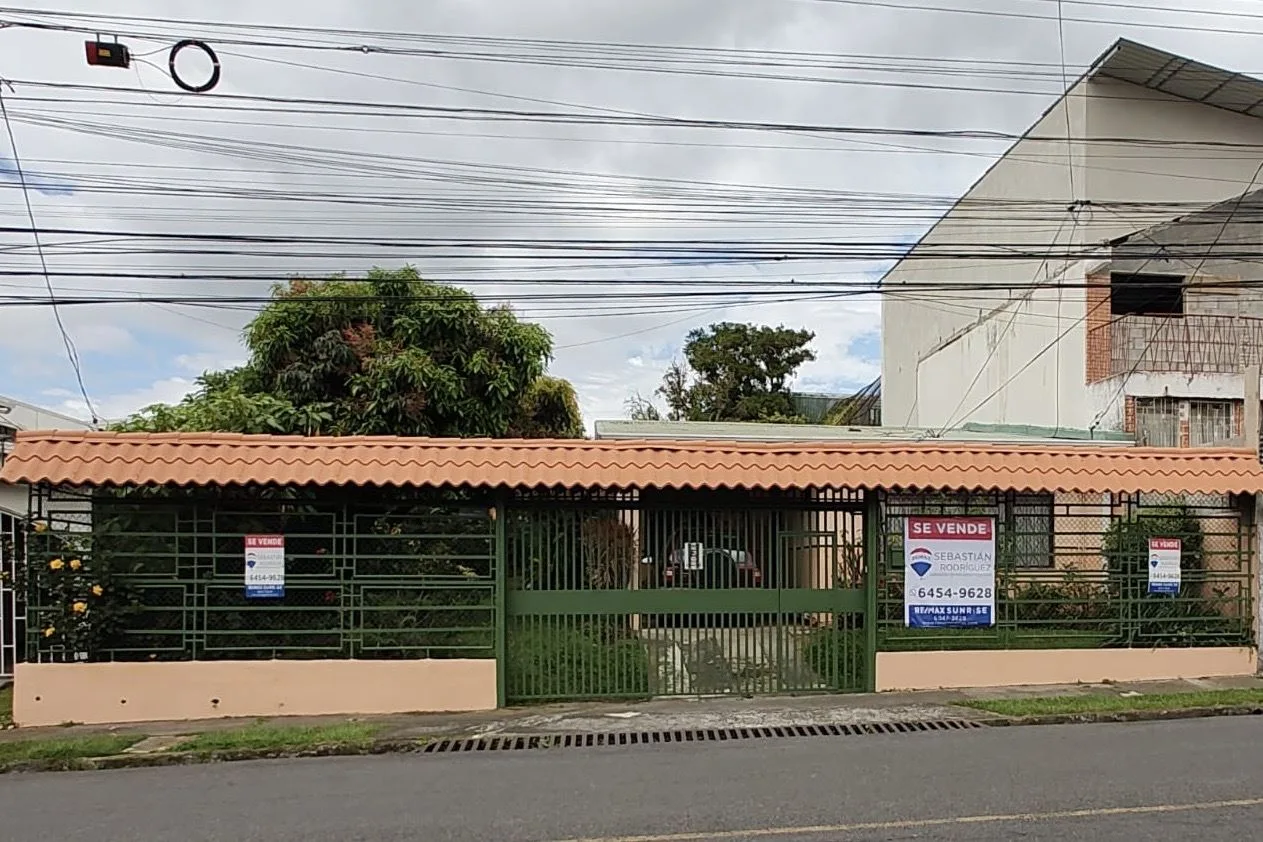 Spacious house with large gardens in Moravia, San José