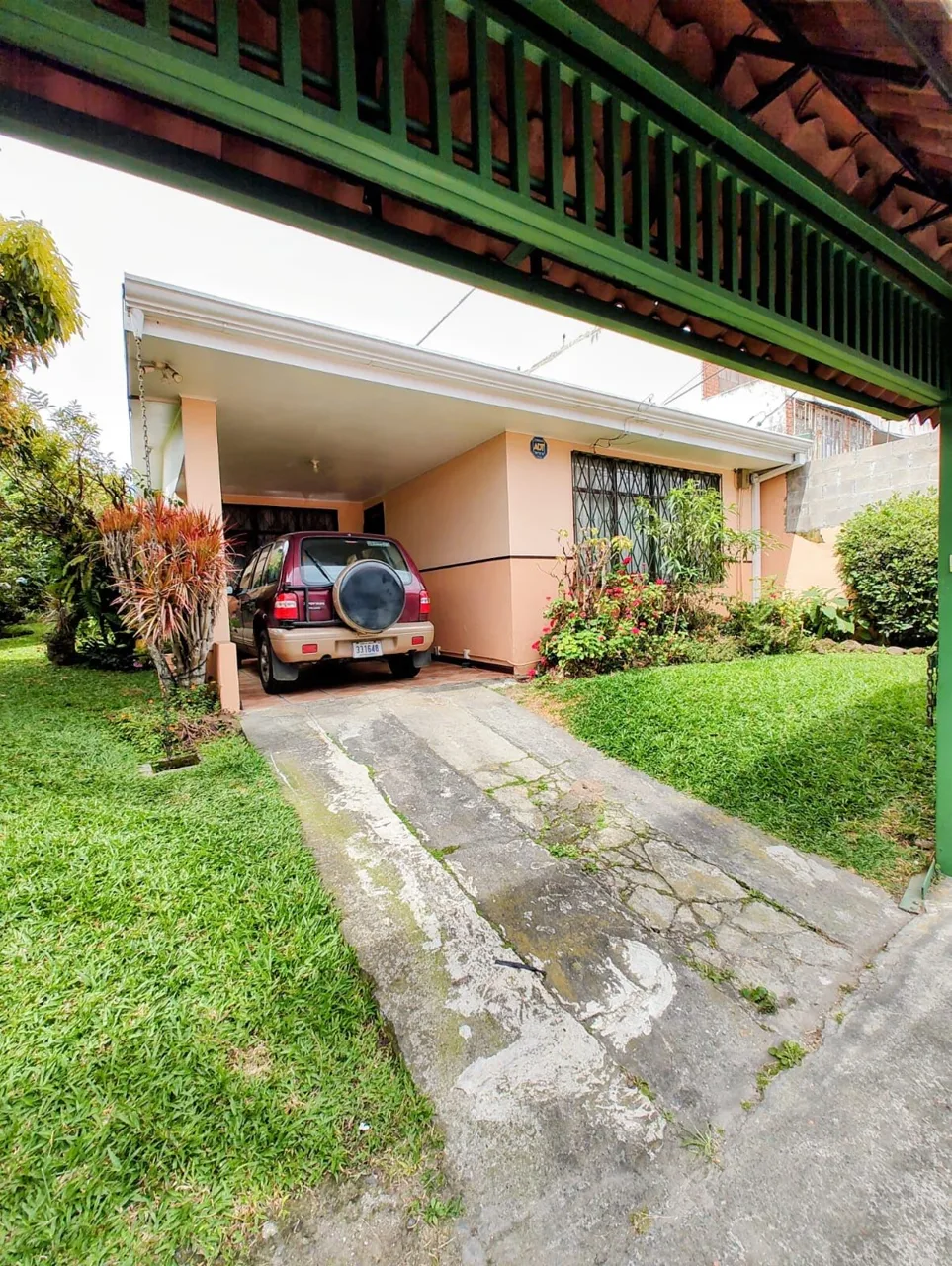 Spacious house with large gardens in Moravia, San José — photo 2