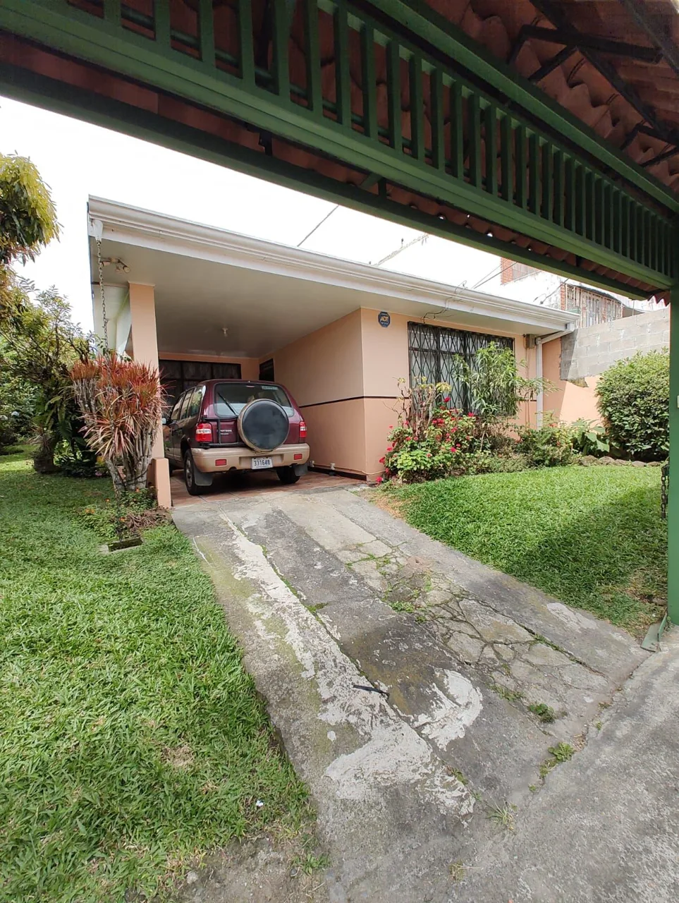 Spacious house with large gardens in Moravia, San José — photo 5
