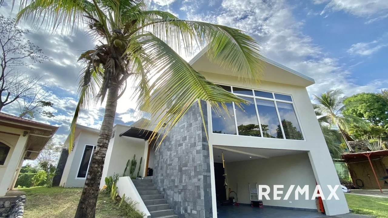 DREAM HOME IN HERMOSA BEACH
