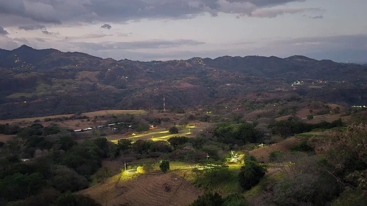 Primer lote en venta en nuevo residencial 10 min. de 27 Monte Del Oeste