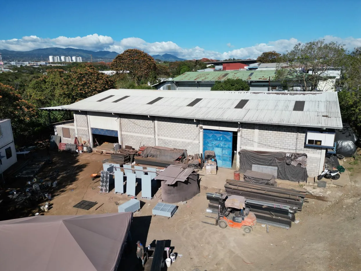 Industrial Warehouse for Sale in Santo Domingo de Heredia with Large Lot and Reduced Price