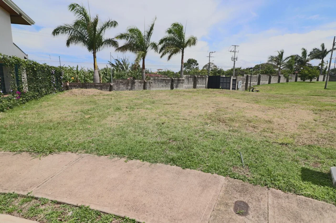 Premium Lot for Sale in Santo Tomás Condominium, Santo Domingo, Heredia — photo 5