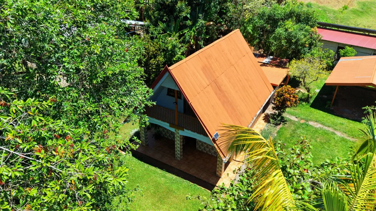 2-Story House with 879 m² Lot for Sale: Connectivity and Space, in Las Mercedes de Cajón — photo 2