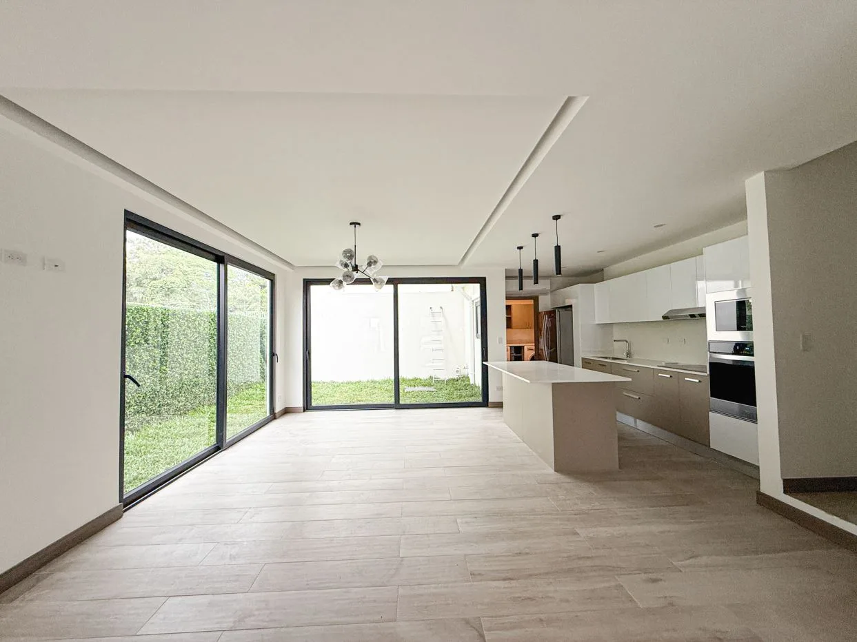 Brand-New House for Rent in Santa Ana – Move Into an Exclusive Gated Community
