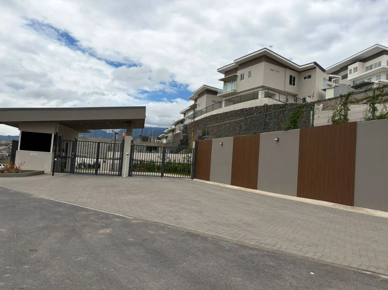 LOT FOR SALE IN CONDOMINIO LOMAS 2370, GUACHIPELÍN – ESCAZÚ FV