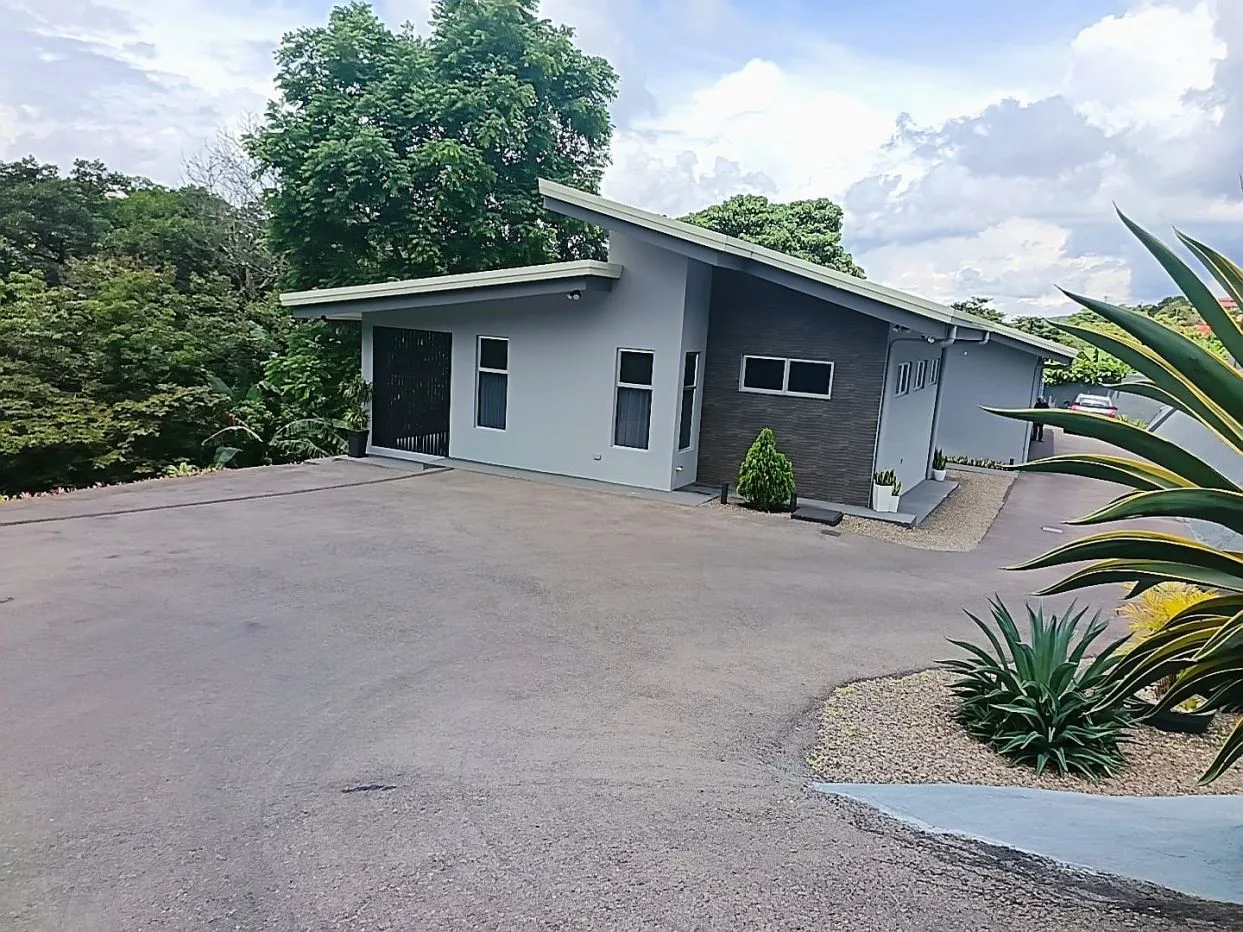Property with House and Apartments for Sale – Sarchí, Costa Rica
