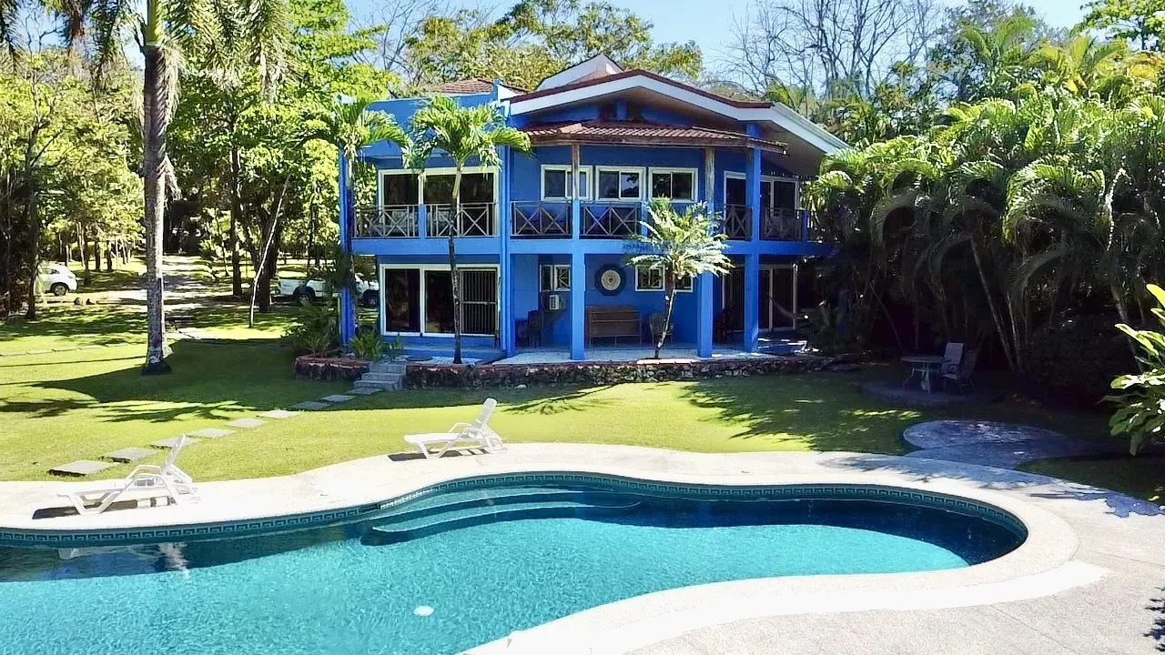 Beachfront Hotel &amp; Restaurant