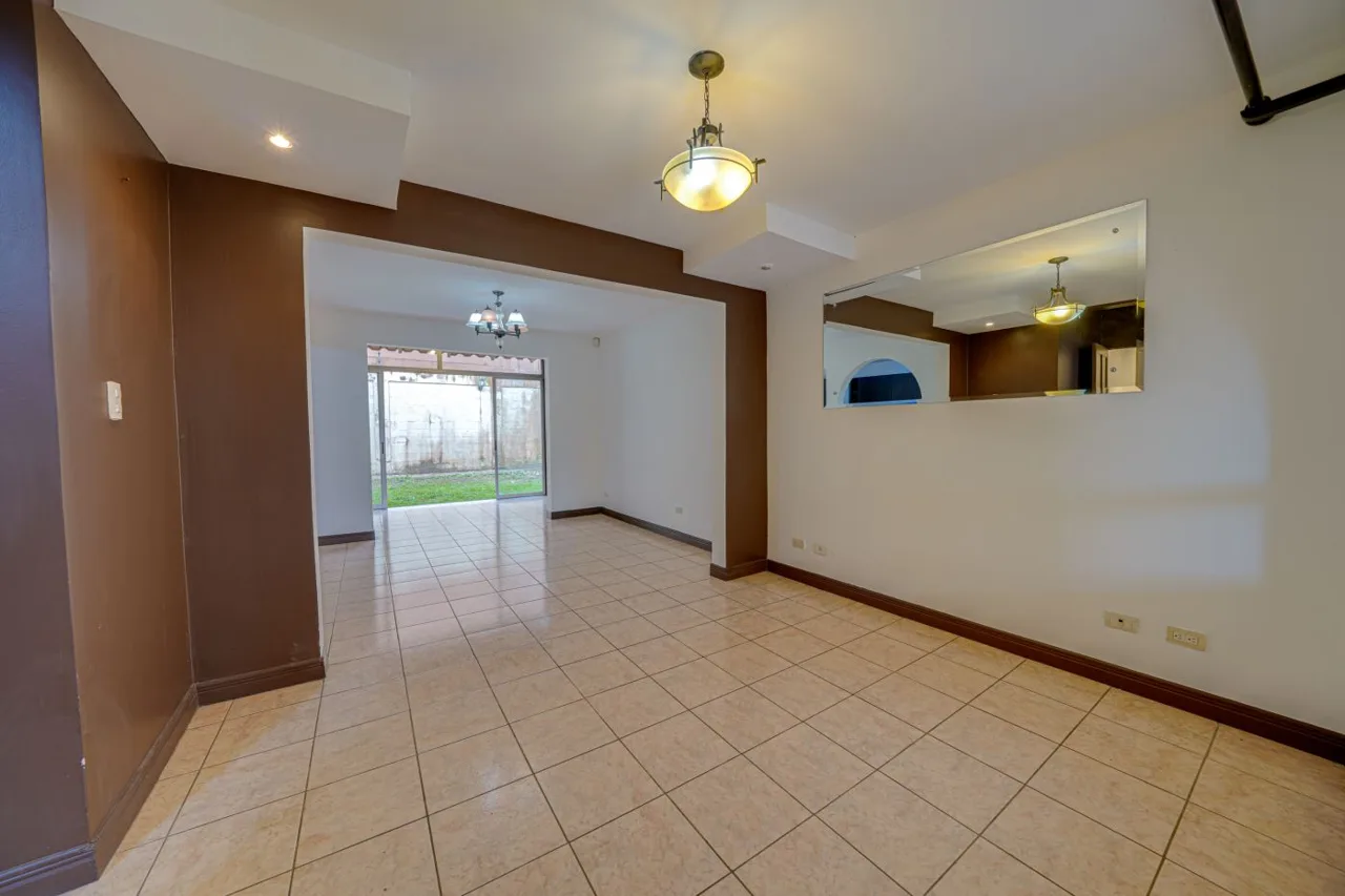Condo home in Mata de Plátano, 2 stories, 3 bedrooms, 2.5 baths, garden and double garage. Ideal to live or invest. — photo 3