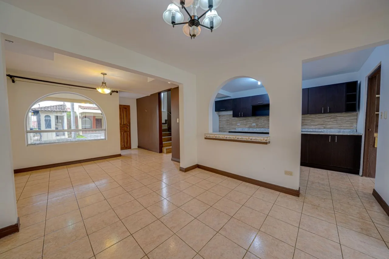 Condo home in Mata de Plátano, 2 stories, 3 bedrooms, 2.5 baths, garden and double garage. Ideal to live or invest. — photo 5