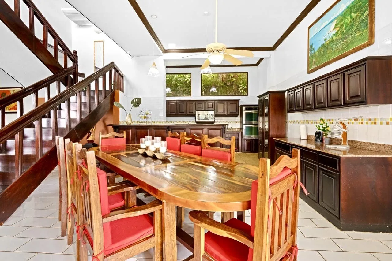 Prestigious 19-Bedroom Coastal Estate with Development Potential in Playa del Coco