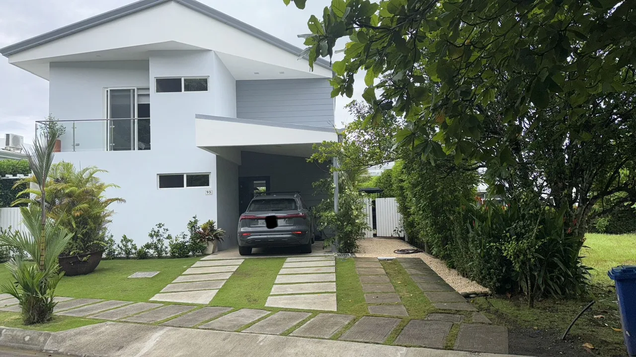 MODERN 4 BED 3 BATH HOME WITH POOL – RESIDENCIAL BAMBÚ, PUNTA LEONA