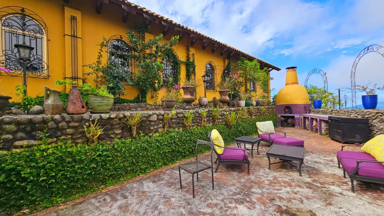 Luxurious Hilltop Estate in San Ramón, Costa Rica: A Private Oasis with Unparalleled Views