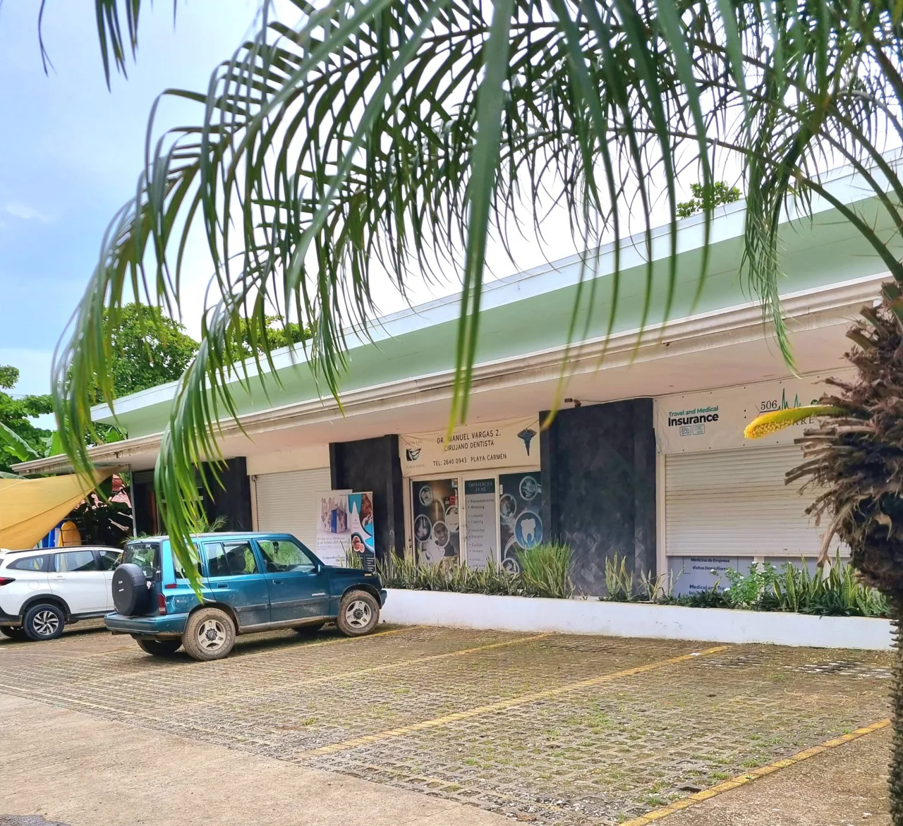 4 Commercial Shops, Best Location - Steps to Playa Carmen