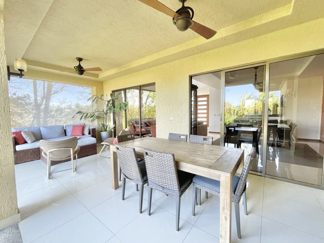 FOR SALE-Spectacular house in GATED COMMUNITY surrounded by nature in CIUDAD COLON, San José, Costa Rica — photo 3