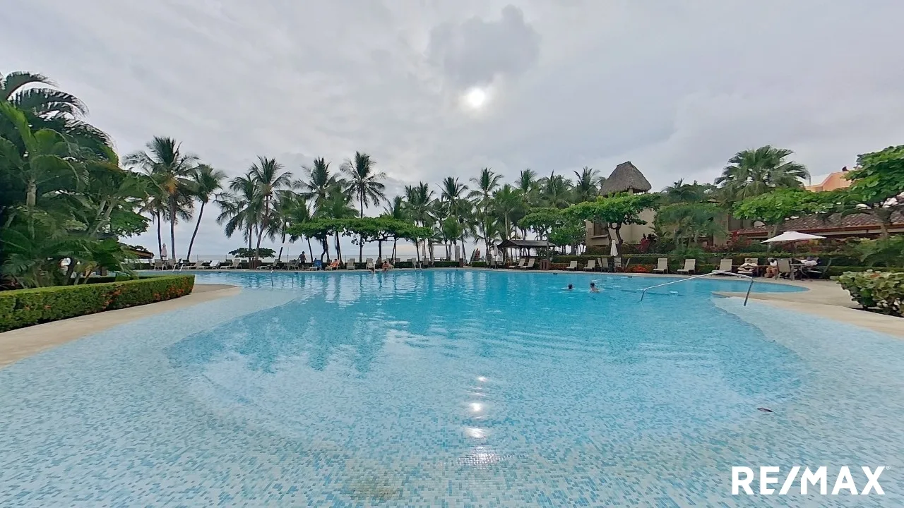 Modern Home | Beach walking distance