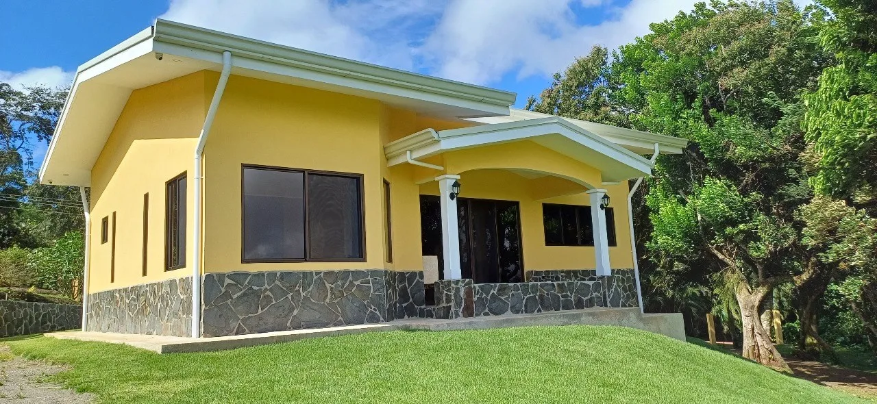 New Lake Arenal view home with Stunning Views and Large Property