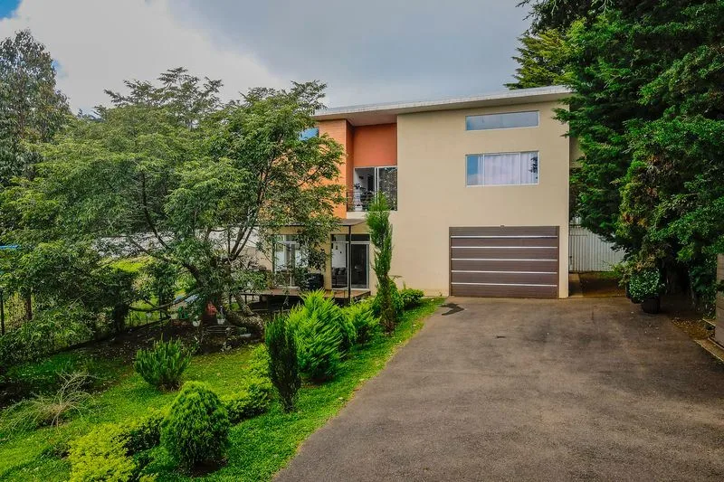 Modern house for sale in Residential El Castillo, San Rafael, Heredia