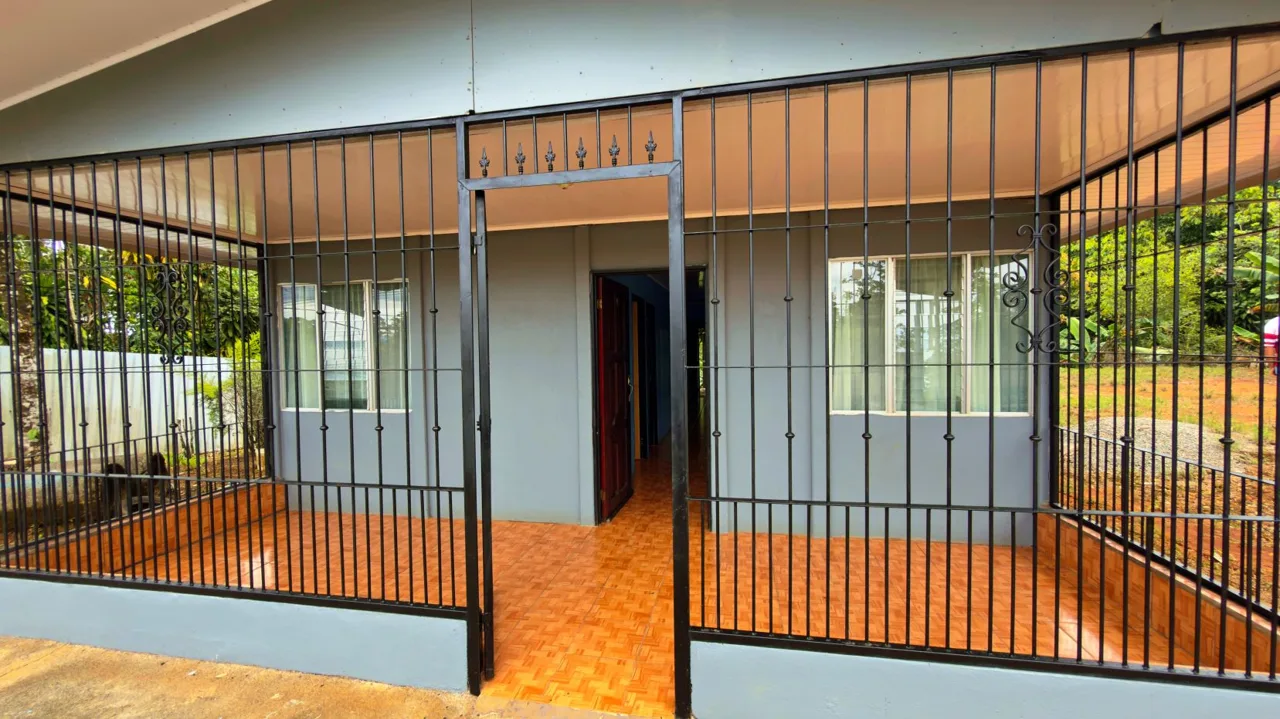 For Sale: Secure 1,974 m² Estate in San Pedro Downtown | 3-BR House, Flat Land &amp; Natural Spring — photo 2