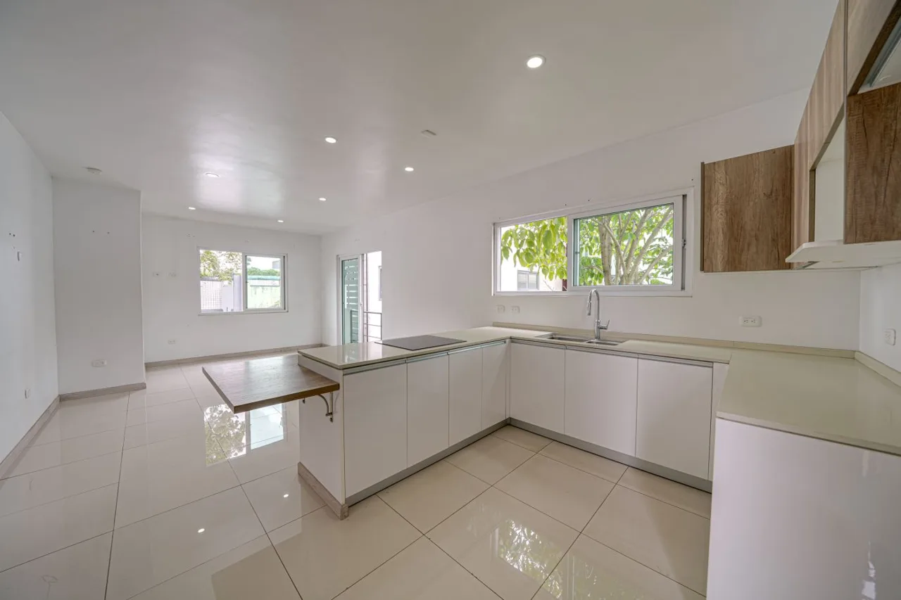 APARTMENT FOR SALE: 2 BR / 2 BA / 2 PARKING SPACES – URUCA, SAN JOSÉ FV — photo 2