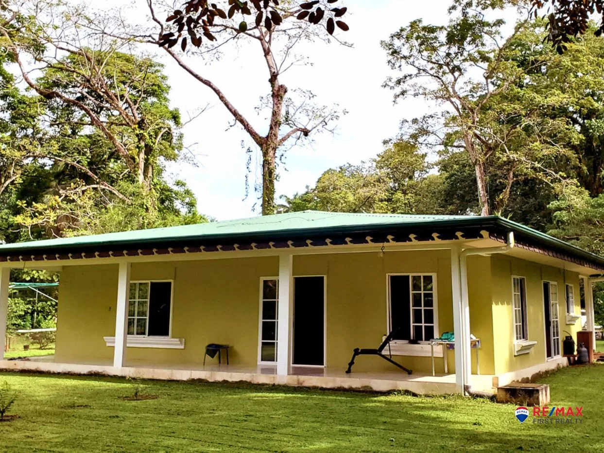 Furnished House for Sale in Cahuita – 6 530 m² Lot, 4 Bedrooms, 3 min to National Park – USD 600 000