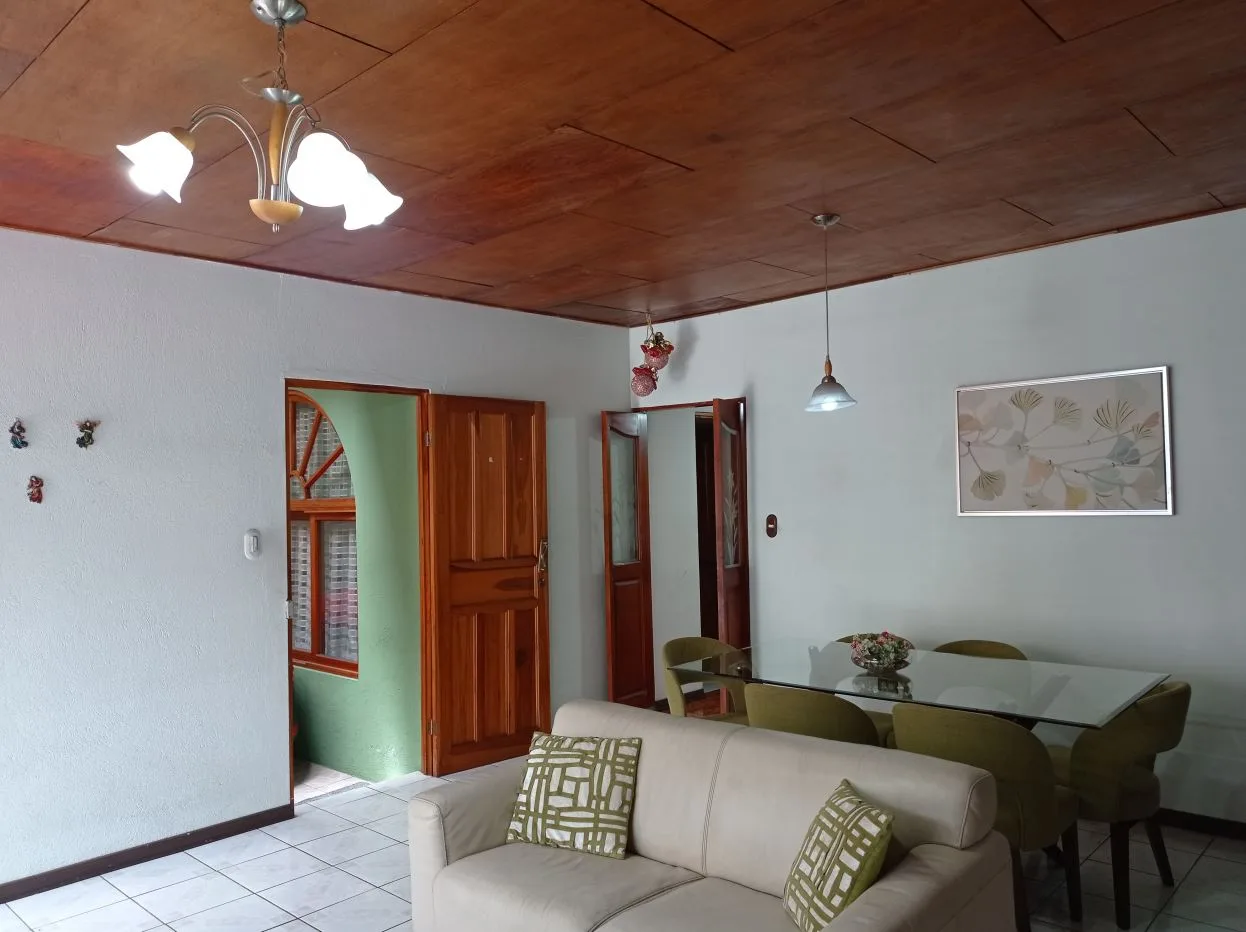 Strategically-located house near downtown San José in San Sebastián